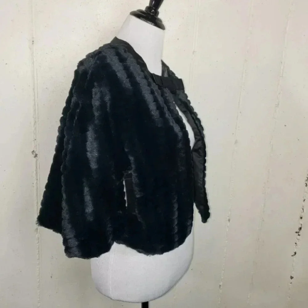 KC‎ Parker 14/16 girls faux fur black cape with bow
